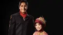 Irfan Hakim bertemu dengan Della Sabrina Putri pada tahun 2005. Wanita cantik berhijab ini merupakan putri dari Panglima Kodam (Pangdam) VII Wirabuana Mayjen TNI Arief Budi Sampurno. (Bintang Pictures)