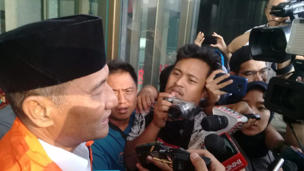 Tim penindakan Komisi Pemberantasan Korupsi (KPK) menangkap Bupati Kudus Muhammas Tamzil dalam operasi senyap. (Liputan6/Fachrur Rozie)