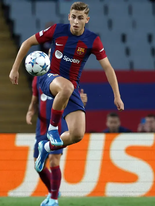 <p>Berkat hasil ini, Barcelona kini bertengger kokoh di puncak klasemen Grup H dengan poin sembilan. (AP Photo/Joan Monfort)</p>
