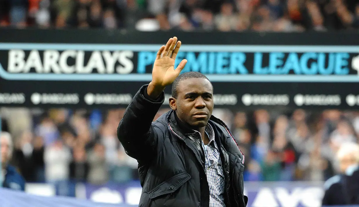 Fabrice Muamba lahir di Zaire dikenal sebagai Republik Demokratik Kongo, Karena ayahnya, Muamba harus bergeser ke Inggris, Dia menerima pendidikan yang layak di Inggris dan bergabung dengan pemain  muda Arsenal pada tahun 2002. (AFP/Paul Ellis)