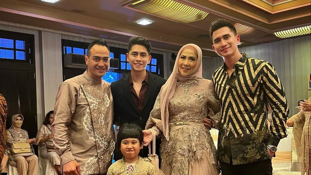 Direstui, Ini 6 Potret Verrell Bramasta dan Athalla di Lamaran Sang Ibunda Venna Melinda