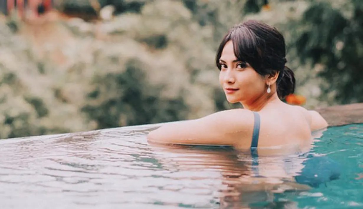 Kisah asmara Vanessa Angel dan Didi Maharhika kini sudah kandas di tengah jalan. Meskipun santer kabar soal pernikahan mereka sudah lama terdengar, namun sayangnya tak bisa dilanjutkan lagi. (Instagram/vanessaangelofficial)