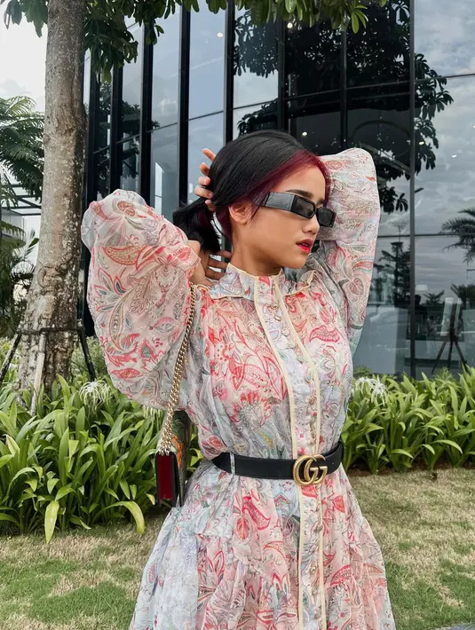 Foto Fuji tersebut lantas menarik banyak perhatian warganet. Beragam komentar memenuhi unggahan ini. (FOTO: instagram.com/fuji_an/)