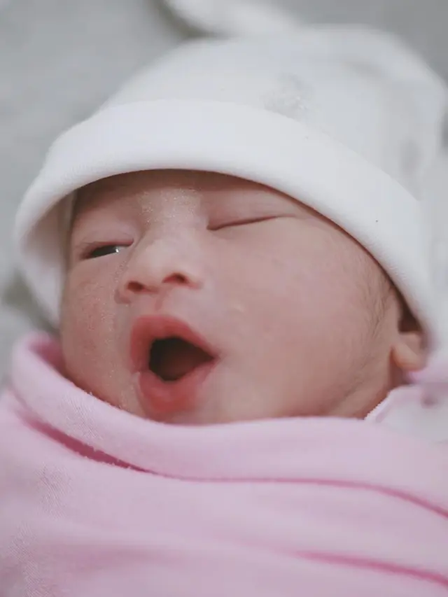 Lahirkan Bayi Kembar, Ini 5 Potret Wajah Anak Syahnaz dan Jeje yang Menggemaskan