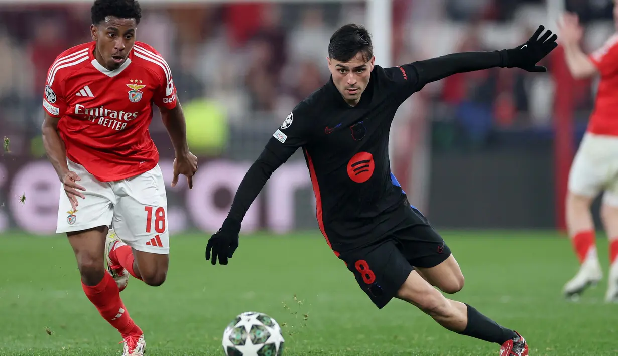 Benfica terus berupaya meningkatkan agresivitas untuk menciptakan gol penyeimbang. Namun hingga laga usai tidak ada lagi gol tercipta. Skor tidak berubah 0-1 untuk kemenangan Barcelona. (FILIPE AMORIM/AFP)