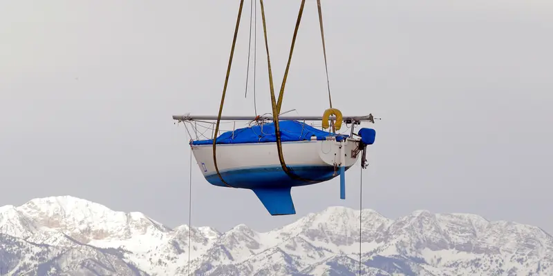Melihat Pemindahan Perahu Layar di Great Salt Lake