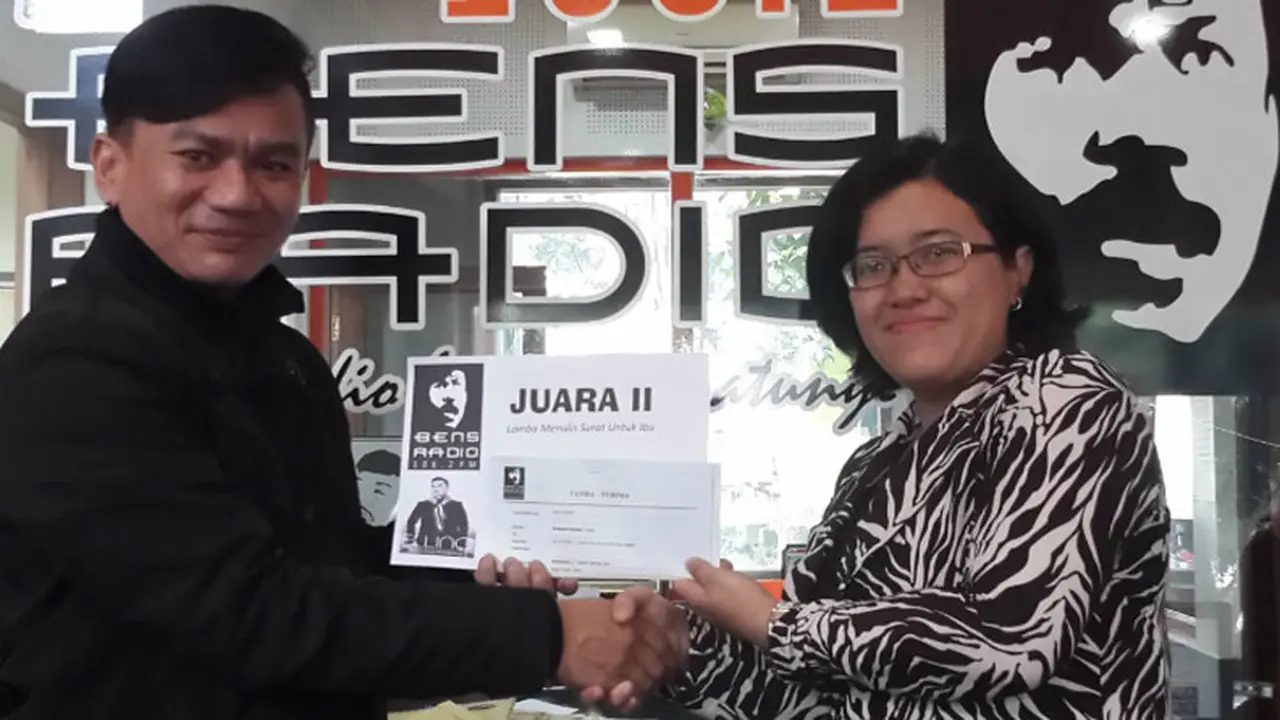 Ellino saingi Tulus di tangga lagu 