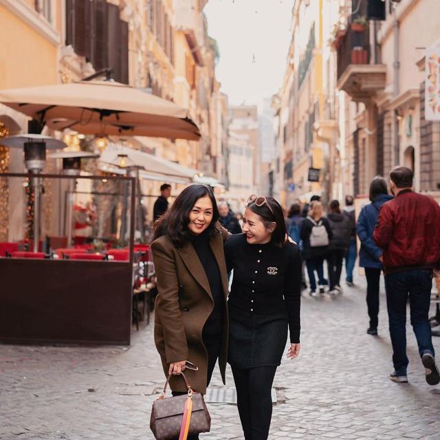 Prilly Latuconsina with Mother