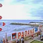 Pantai Padang (sumber: pariwisata.padang.go.id)