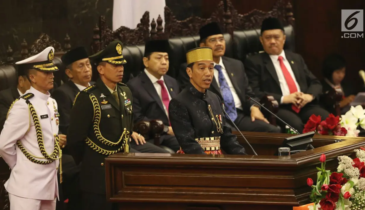 Presiden Joko Widodo atau Jokowi menyampaikan pidato dalam rangka Sidang Tahunan MPR di Kompleks Parlemen, Senayan, Jakarta, Selasa (16/8). Sidang tersebut beragendakan mendengar pidato Presiden Jokowi selaku Kepala Negara. (Liputan6.com/Johan Tallo)