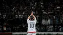RANS Nusantara FC juga telah memberikan nomor punggung tersebut kepada Gonzales sejak musim lalu. Agar keduanya tak 'bertengkar', kedua pemain itu akhirnya sama-sama mengenakan nomor punggung 10 di pertandingan trofeo tersebut.