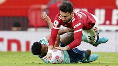 Manchester United gagal meraup poin penuh kala menjamu Leicester City pada pekan ke-31 Liga Inggris, Sabtu (2/4/2022). (AP/Jon Super)