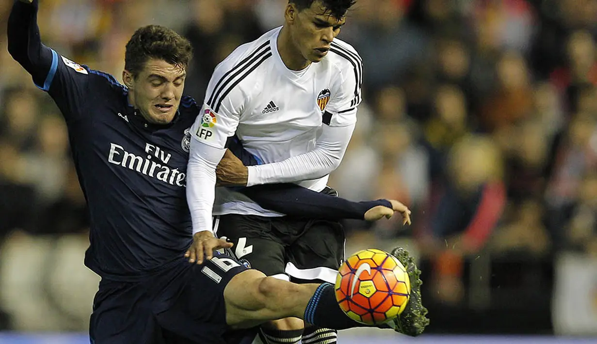 4. Mateo Kovacic, tidak mendapatkan tempat utama di Madrid membuat wonderkid Kroasia ini dikabarkan akan pindah. Setelah AS Roma, kini menurut, Gazzetta, Liverpool juga ikut memburu mantan pemain Inter Milan itu. (AFP/Jose Jordan)