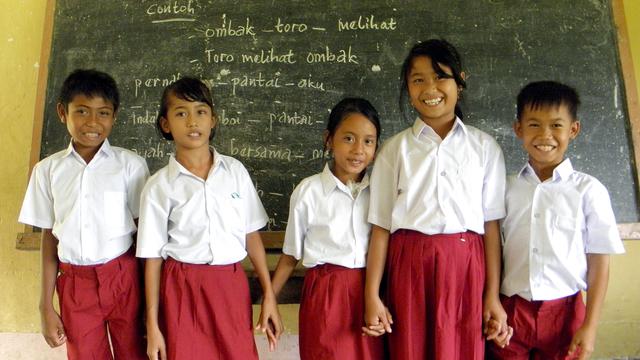Foto anak SDN Plara - Sumbawa - NTB, dokumentasi Gerakan Nasional Orang Tua Asuh (GNOTA)