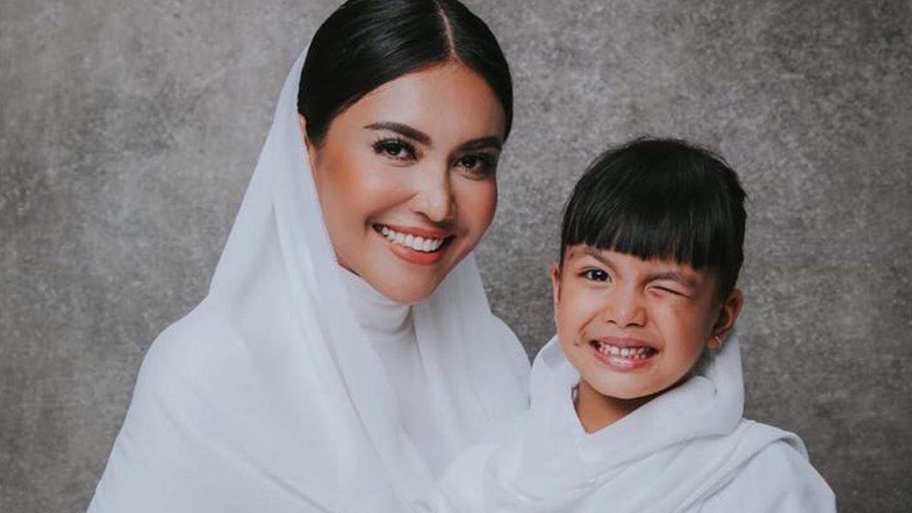 [Bintang] Denada dan Shakira Aurum