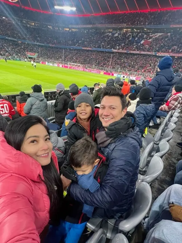 Momen liburan Christian Sugiono dan Titi Kamal di Jerman-Swiss (Foto: Instagram titi_kamall)