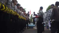Pengamanan saat pelantikan anggota DPRD yang baru Bengkulu (Liputan6.com)
