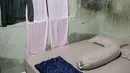 Suasana kamar tempat calon presiden nomor urut 3 Ganjar Pranowo saat menginap di rumah warga di Tegal, Jawa Tengah, Rabu (10/1/2024). (Liputan6.com/Faizal Fanani)