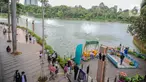 Suasana wisata Senayan Park, Jakarta, Rabu (9/12/2020). Libur Nasional Pilkada Serentak 2020 dimanfaatkan sebagian warga Jakarta dan sekitarnya untuk mengunjungi tempat rekreasi bersama keluarga. (Liputan6.com/Faizal Fanani)