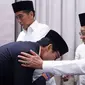 Sandiaga Uno Sungkem Dengan Ma'ruf Amin (Sumber: Twitter@sandiuno)