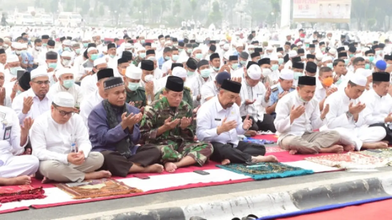 Ilustrasi salat berjamaah.