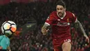 Striker Liverpool, Danny Ings mengejar bola saat menghadapi West Bromwich Albion pada laga putaran keempat Piala FA 2017/2018 di Anfield Stadium, Liverpool (27/1/2018). Danny Ings didatangkan Liverpool pada awal musim 2015/2016 dari Burnley yang terdegradasi di akhir musim 2014/2015. Bersama Liverpool ia bertahan selama 3 musim dengan hanya tampil dalam 25 laga di semua ajang dengan torehan 4 gol dan 1 assist. (AFP/Paul Ellis)