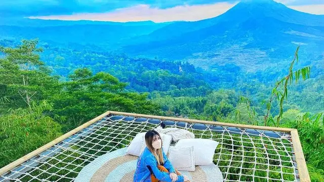 6 Momen Liburan Via Vallen di Kintamani Bali, Nikmati Pemandangan Langit Senja