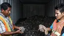 Minerba ilegal ini rencananya akan diekspor ke Tiongkok dan Malaysia, Tanjung Priok, Jakarta, Rabu (5/11/2014) (Liputan6.com/Faizal Fanani)