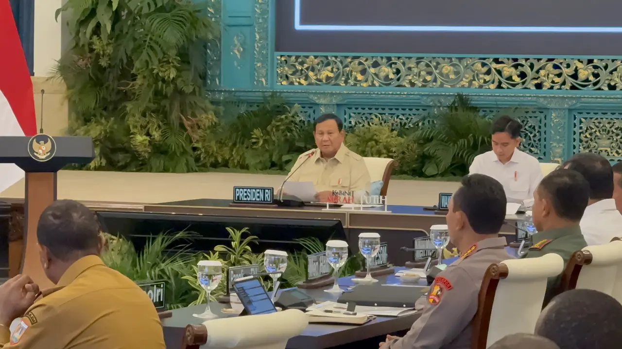 Presiden Prabowo Subianto memberikan pengarahan kepala daerah se-Papua di Istana Negara Jakarta.
