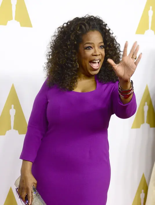 Presenter kenamaan asal Amerika Serikat, Oprah Winfrey, rupanya membela keluarga Kardashian dan Jenner. Dimana banyak orang yang tidak menyukai keluarga tersebut dan banyak yang memberi komentar negatif tentangnya. (Bintang/EPA)