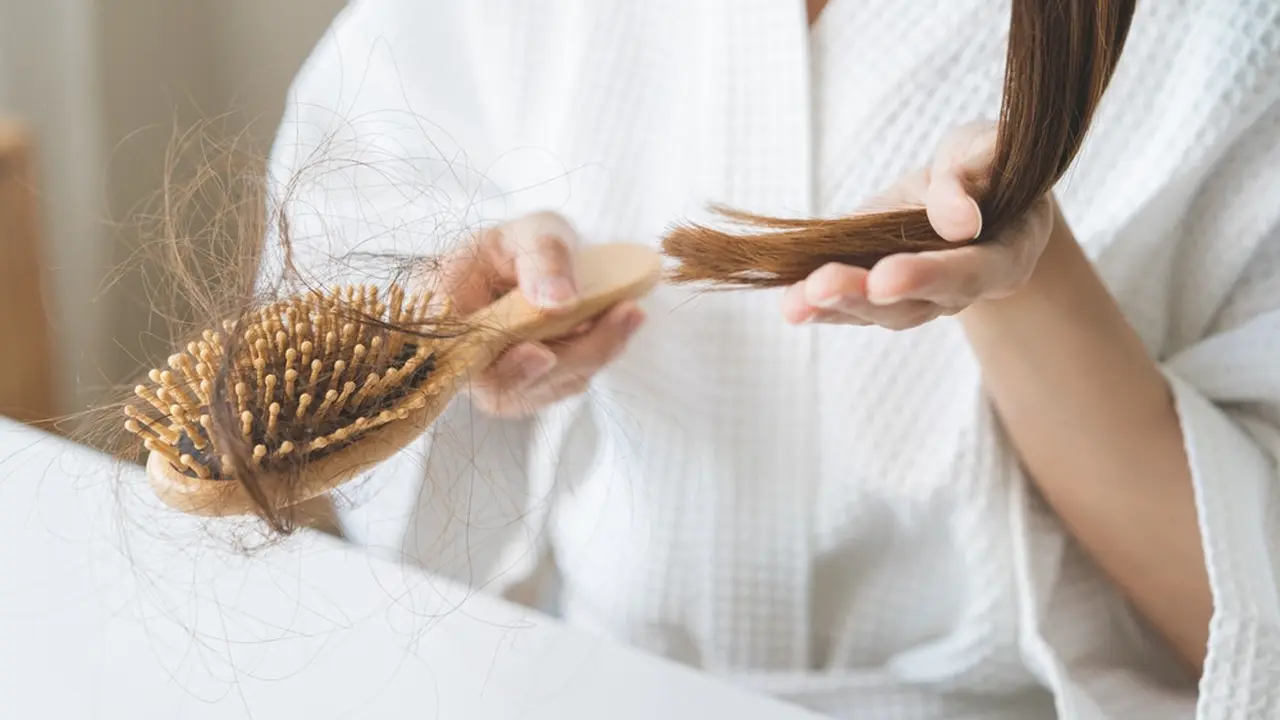 Peran Hormon dalam Masalah Rambut Rontok, Punya Pengaruh yang Besar ...