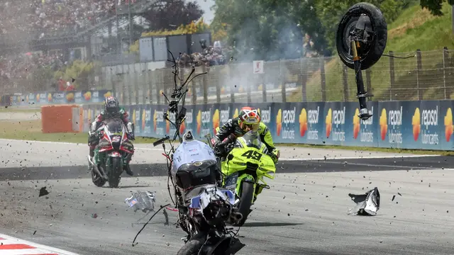Foto: Insiden Horor Alex Marquez saat MotoGP Catalunya 2026, Berakhir dengan Patah Tulang Selangka