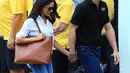 Menurut salah satu sumber yang duduk di belakang Meghan dan pangeran Harry, Olivia Kornal melihat kebahagiaan yang hadir di antara mereka. Pasangan ini begitu menikmati pertandingan olah raga saat itu. (AFP/Vaughn Ridley)
