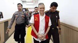 Fariz Roestam Moenaf alias Fariz RM kembali mengikuti sidang lanjutan kasus dugaan penyalahgunaan narkotika di Pengadilan Negeri Jakarta Selatan pada Senin (11/8/2025). (KapanLagi.com/Budy Santoso)