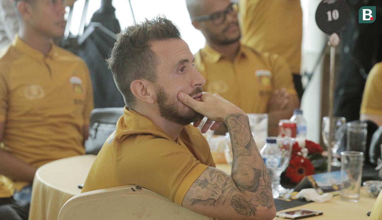 Pemain Bhayangkara FC, Paulo Sergio, saat menghadiri launching tim di Hotel Borobudur, Jakarta, Jumat (23/2/2018). Bhayangkara FC memperkenalkan pemain dan jersey baru untuk musim Liga Indonesia musim 2018. (Bola.com/M Iqbal Ichsan)