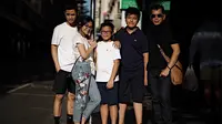 Wishnutama dengan Empat Anaknya (Sumber: Instagram/wishnutama)