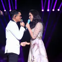 Meski tanpa latihan, penampilan Raisa berkolaborasi dengan Afgan tetap memukau para penonton yang hadir di malam puncak HUT SCTV ke-26 pada 24 Agustus silam yang berlangsung di Istora Senayan, Jakarta. (Adrian Putra/Bintang.com)