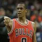 Guard Chicago Bulls, Rajon Rondo, mencetak 20 poin saat timnya mengalahkan tuan rumah Charlotte Hornets 115-109 dalam lanjutan NBA, Senin (13/3/2017). (Bola.com/Twitter/BullsNationNet)