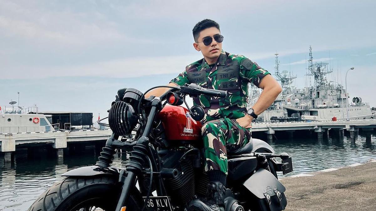 14 Artis Pria Makin Gagah Saat Berbaju Loreng Tni Pukau Banyak Mata