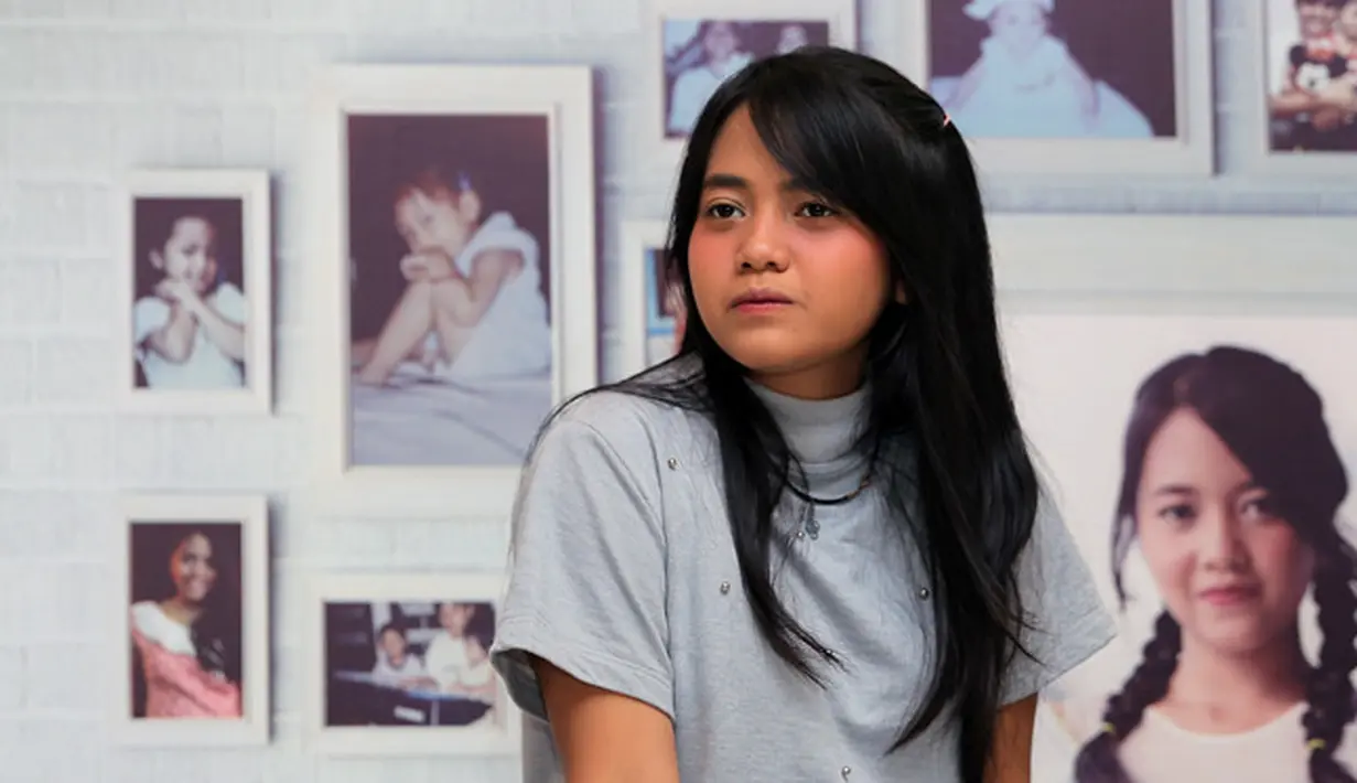 Sembilan lagu diciptakan sendiri oleh Hanin. Sedangkan dua lagu lain merupakan hasil remake. Diantaranya lagu Pupus dan Asal Kau Bahagia. (Deki Prayoga/Bintang.com)