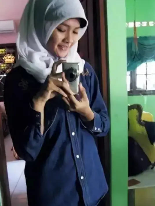 Bella yang berhijab ini manglingi banget, dan sepertinya masih remaja [Instagram/bellabonita_r.a]