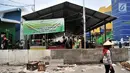 Spanduk info pendaftaran PKL terpampang di tempat relokasi Pasar Enjo, Jakarta, Senin (22/10). Dari 185 lapak yang disediakan, baru 45 pedagang yang mendaftar untuk pindah meski PD Pasar Jaya menggratiskan selama 6 bulan. (Merdeka.com/Iqbal S. Nugroho)