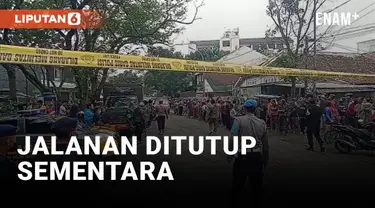 Ledakan diduga bom bunuh diri terjadi di Polsek Astana Anyar, Kota Bandung, Rabu pagi (7/12/2022). Sebagian ruas Jalan Astana Anyar, Kota Bandung, Jawa Barat, ditutup sementara akibat ledakan diduga bom bunuh diri tersebut.