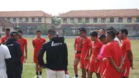 Bambang Pamungkas dkk. Dalam Latihan Kelima Persija Jakarta. (Bola.com/Tengku Sufiyanto)