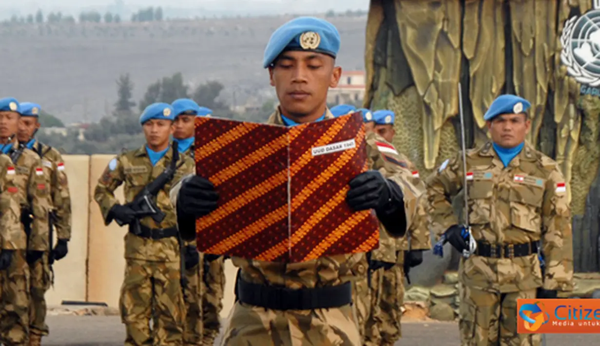 Citizen6, Lebanon: Satgas Indobatt menggelar upacara peringatan Hari Kesaktian Pancasila di Lapangan Parade Soekarno, Markas Batalyon, UN Position 7-1, Adshit Al Qusayr, Lebanon Selatan, Sabtu (1/10). (Pengirim: Badarudin Bakri)