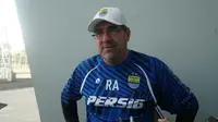 Pelatih Persib Bandung Robert Rene Alberts. (Liputan6.com/Huyogo Simbolon)