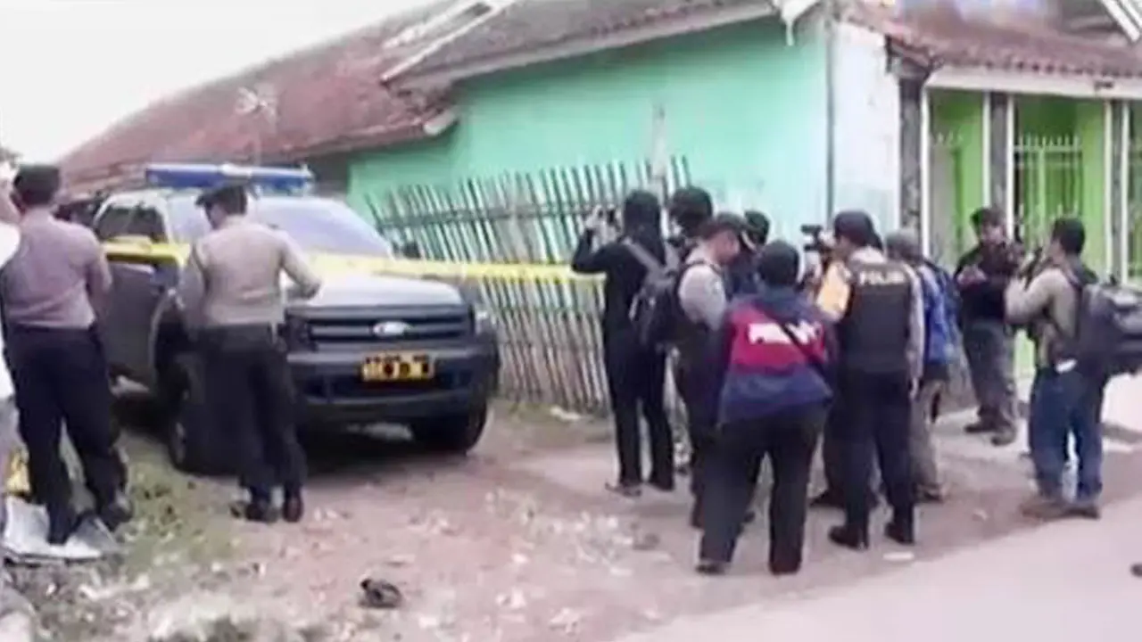 Polisi Geledah Terduga Teroris 