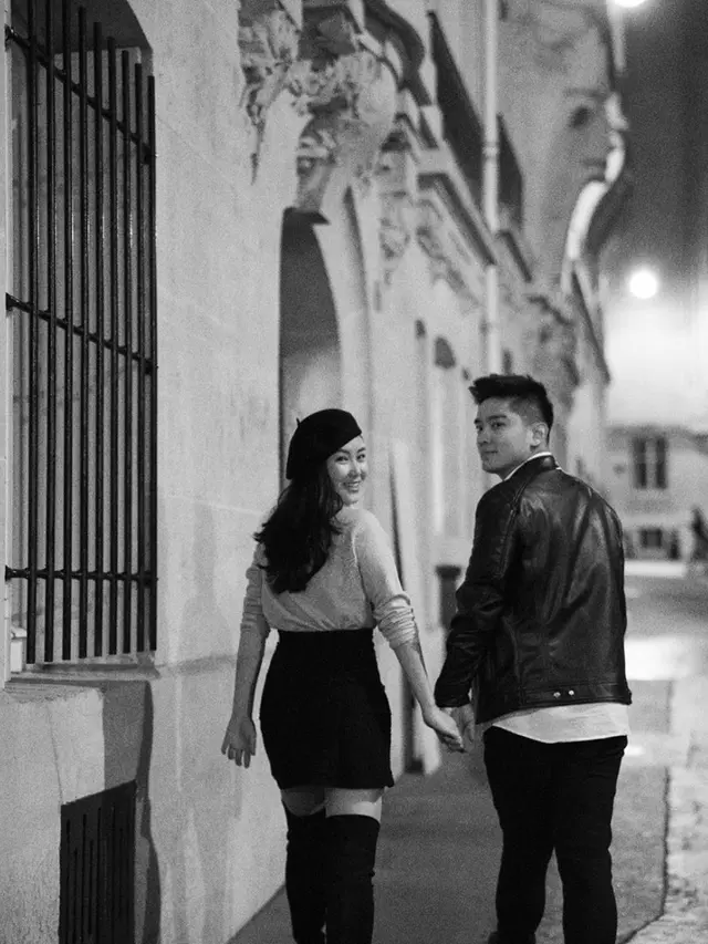 Berkonsep Klasik Hitam Putih, Ini 6 Potret Prewedding Boy William dan Karen Vendela