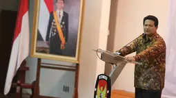 Ketua KPU Pusat, Husni Kamil Manik memberikan sambutan saat acara Launching Buku hasil pemantauan JPPR dalam Pemilu 2014 dan kesiapan pemantauan pilkada serentak 2015 di Kantor KPU, Jakarta, Kamis (21/5/2015).  (Liputan6.com/Faizal Fanani)