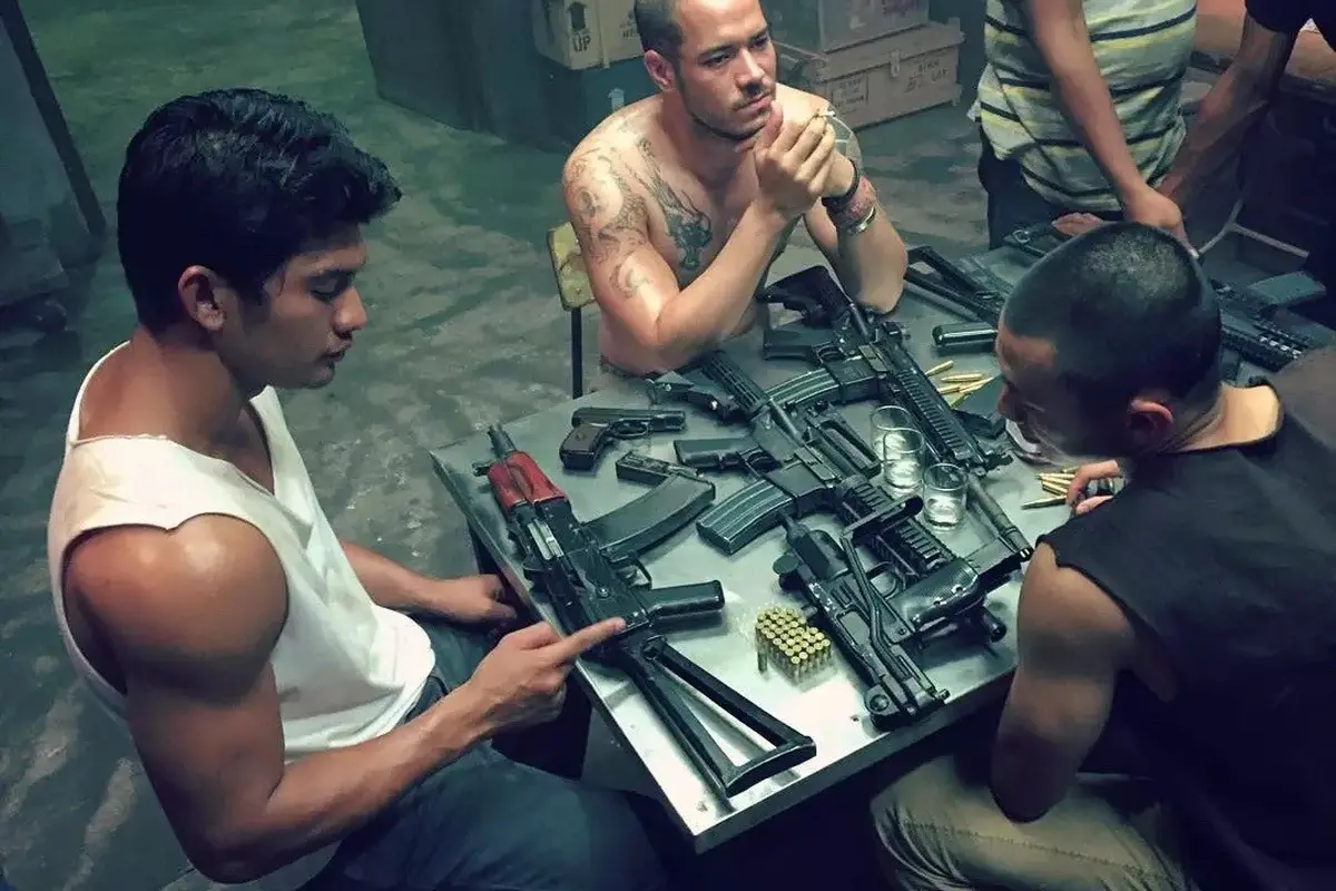 Iko Uwais dan Zack Lee dalam Headshot